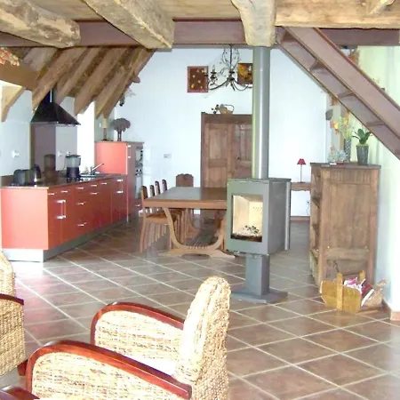 Maison De 4 Chambres Avec Terrasse Amenagee Et Wifi A La Capelle Florentin-la-Capelle